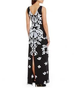 Adrianna Papell - AP1E200676 Embroidered Bateau Sheath Dress Formal Gowns