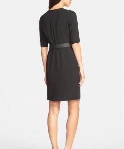 Adrianna Papell - Lace Neckline Short Dress 16PD77840