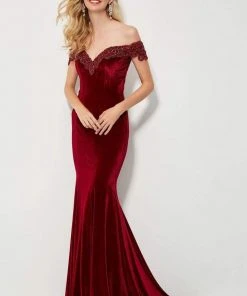Formal Gowns Angela & Alison - 81085 Beaded Off-Shoulder Velvet Mermaid Dress 10 Formal Gowns Angela & Alison - 81085 Beaded Off-Shoulder Velvet Mermaid Dress