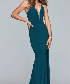 Formal Gowns Faviana - 7977 Long Jersey V-neck With Illusion And Adjustable Lace-up Back