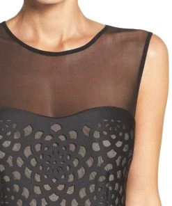 Maggy London - G2721M Sleeveless Keyhole Back Burnout Scuba Dress