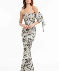 Terani Couture - 1821E7143 Two Toned Gown With Bow And Shawl