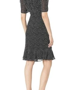 Adrianna Papell AP1D103433 - Short Sleeve V-Neck Casual Dress