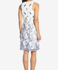 Adrianna Papell AP1D104150 - Sleeveless Jewel Neck Casual Dress