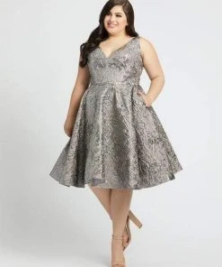 Mac Duggal Fabulouss - 77673F Metallic V-Neck And Back Cocktail Dress