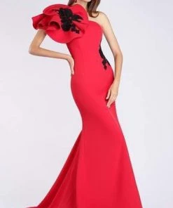 MNM COUTURE - M0042 Embroidered Asymmetric Mermaid Dress With Train