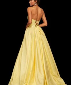 Sherri Hill - 52456 Strapless Sweetheart Full Figured Ballgown Dress